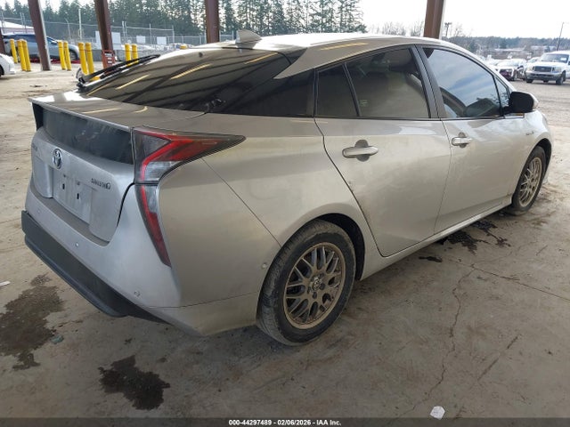 JTDKARFUXH3031853 Toyota Prius Four