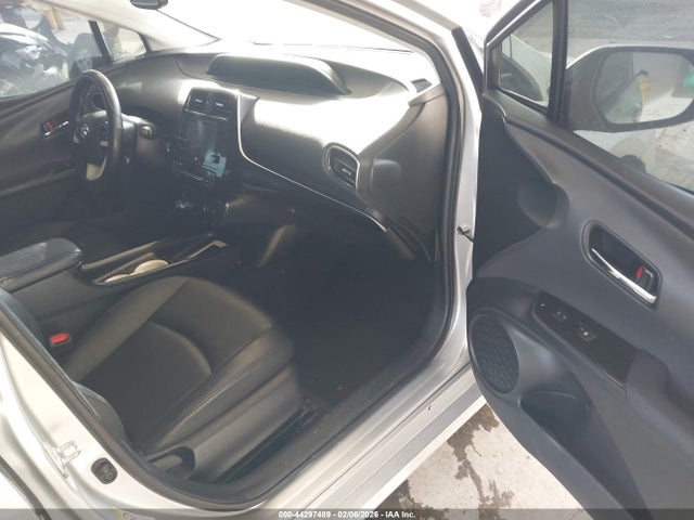 JTDKARFUXH3031853 Toyota Prius Four