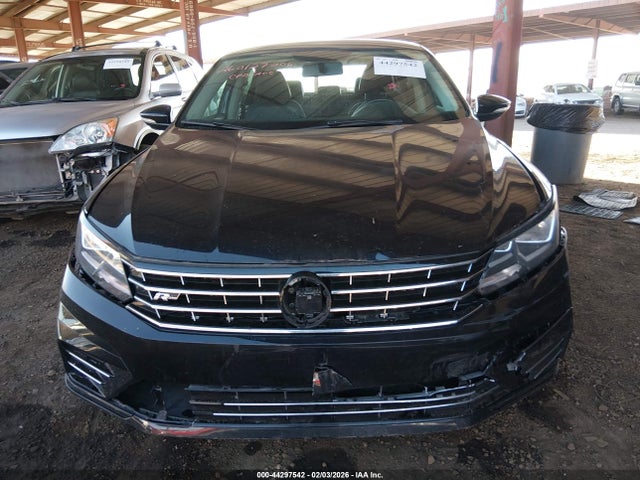 1VWDT7A3XHC056917 Volkswagen Passat 1.8t R-line