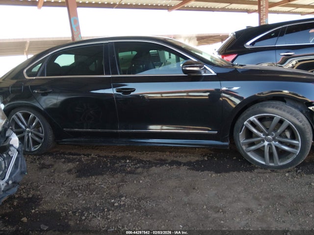 1VWDT7A3XHC056917 Volkswagen Passat 1.8t R-line