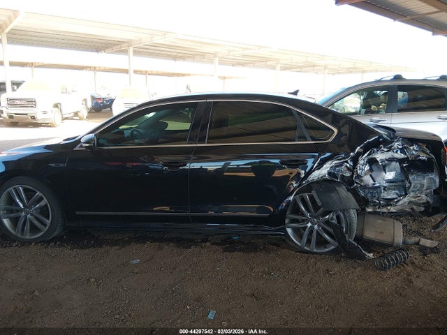 1VWDT7A3XHC056917 Volkswagen Passat 1.8t R-line