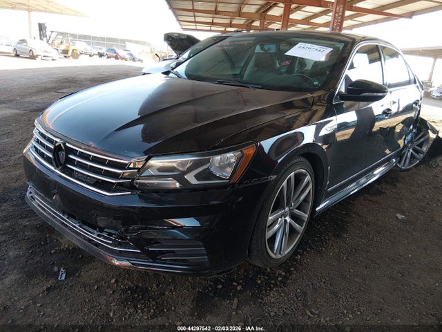 1VWDT7A3XHC056917 Volkswagen Passat 1.8t R-line
