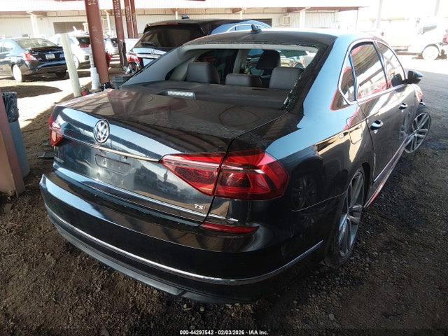 1VWDT7A3XHC056917 Volkswagen Passat 1.8t R-line