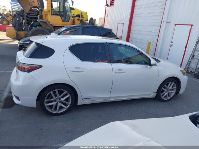 Lexus CT 200H 2014 JTHKD5BH2E2181657 Image 13