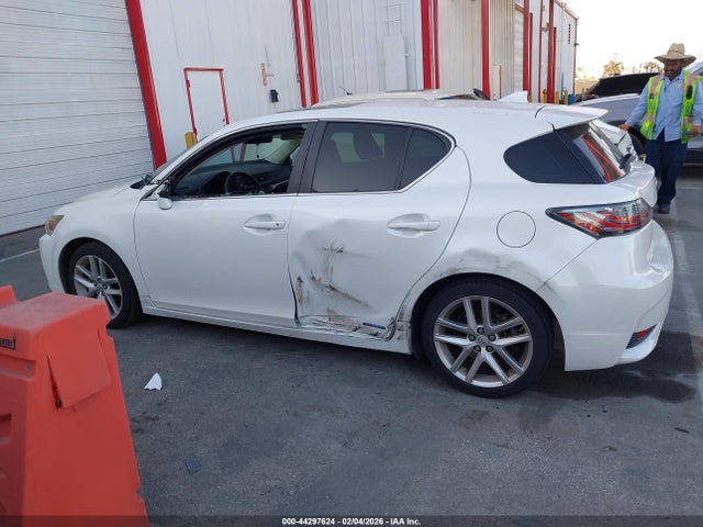 Lexus CT 200H 2014 JTHKD5BH2E2181657 Image 14
