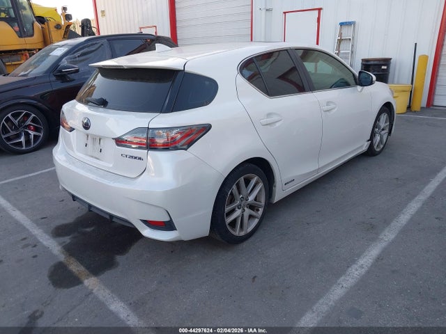 Lexus CT 200H 2014 JTHKD5BH2E2181657 Image 4