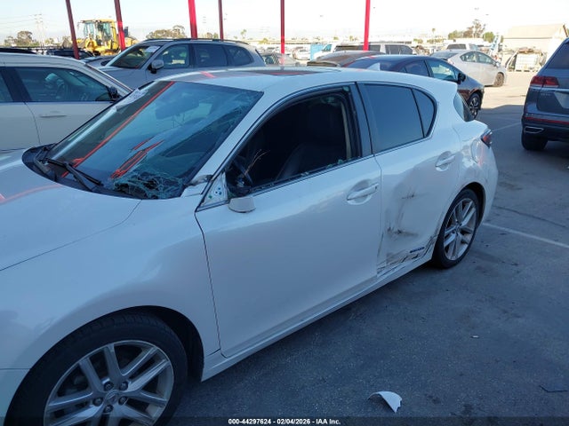 Lexus CT 200H 2014 JTHKD5BH2E2181657 Image 6