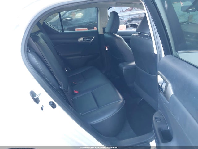 Lexus CT 200H 2014 JTHKD5BH2E2181657 Image 8