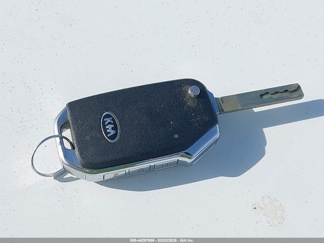 KNDJ23AU6L7716527 KIA SOUL LX