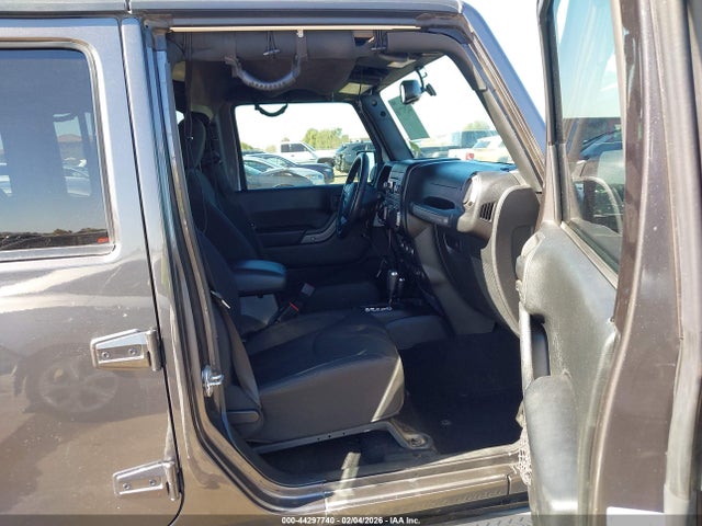 1C4BJWDG0HL607798 Jeep Wrangler Unlimited Sport 4x4