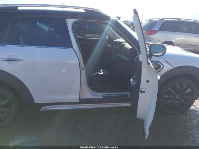 2018 MINI COUNTRYMAN WMZYT5C39J3E62251 Photo 4