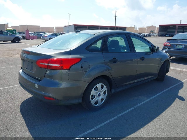 Ford FOCUS S 2015 1FADP3E29FL304658 Image 4