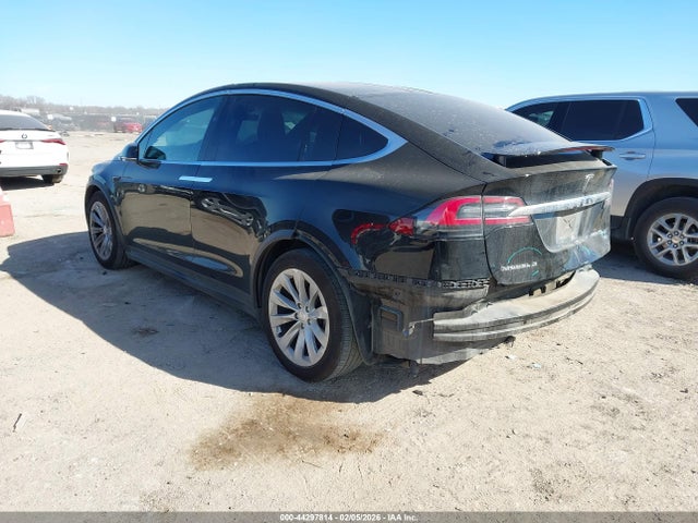 2017 TESLA MODEL X 5YJXCBE22HF049421 Photo 2