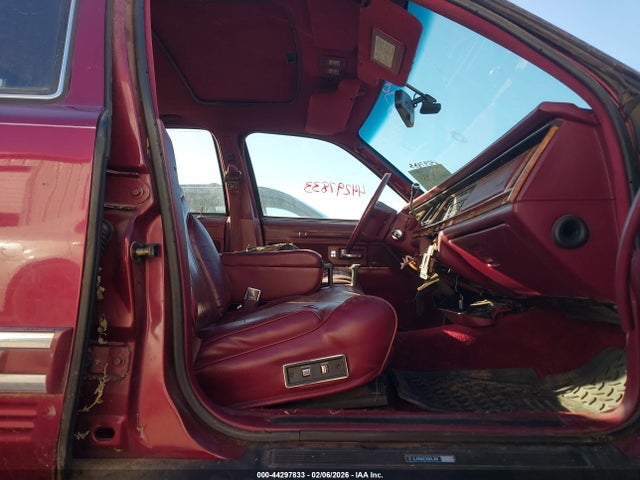 1993 LINCOLN TOWN CAR 1LNLM82W0PY629752 Photo 4