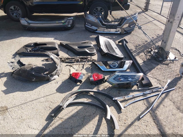 JN8AT2MT5HW401505 Nissan Rogue Sl