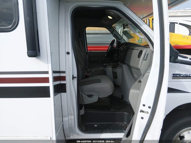Ford E-450 Cutaway 2022 1FDXE4FN7NDC30527 Image 5