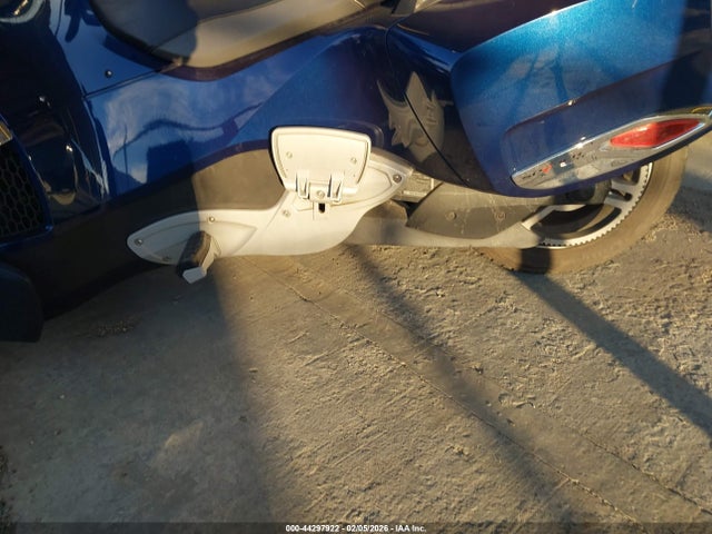 2010 CAN-AM SPYDER ROADSTER 2BXJBKC19AV001483 Photo 9