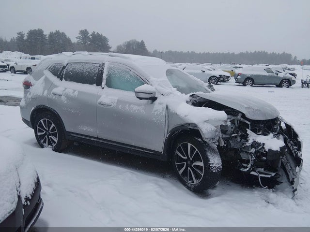 JN8AT2MV0JW328728 Nissan Rogue Sl