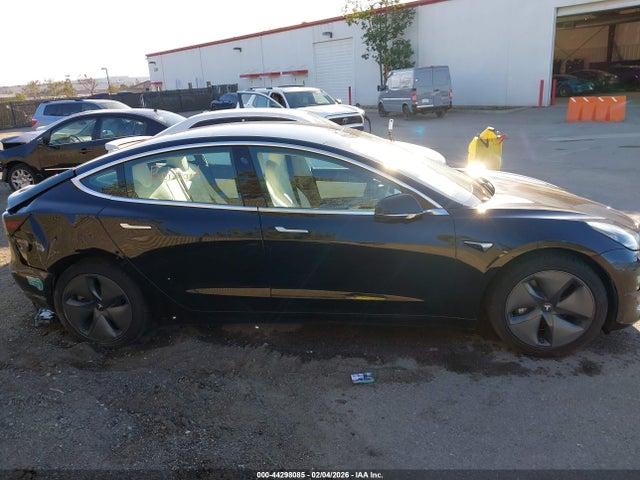 2019 Tesla Model 3 Long Range/performance მანქანა იყიდება აუქციონზე, vin: 5YJ3E1EB0KF526762, აუქციონის ნომერი: 44298085