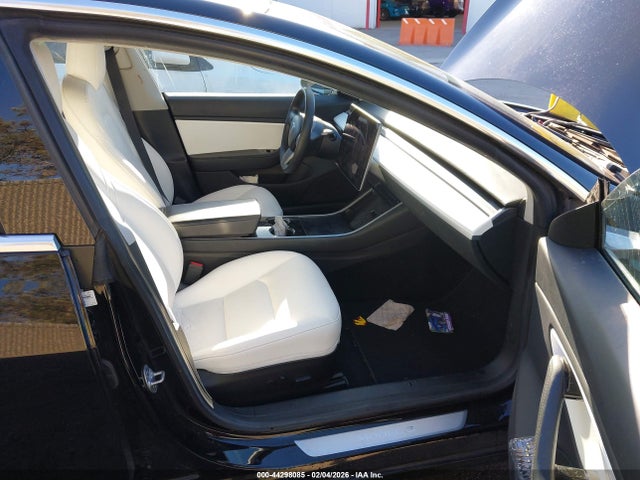 2019 Tesla Model 3 Long Range/performance მანქანა იყიდება აუქციონზე, vin: 5YJ3E1EB0KF526762, აუქციონის ნომერი: 44298085