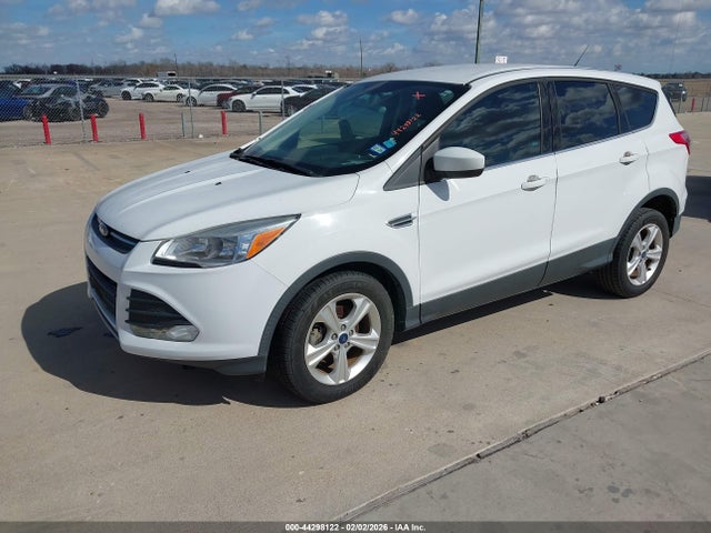 1FMCU0GX4GUA28841 Ford ESCAPE SE