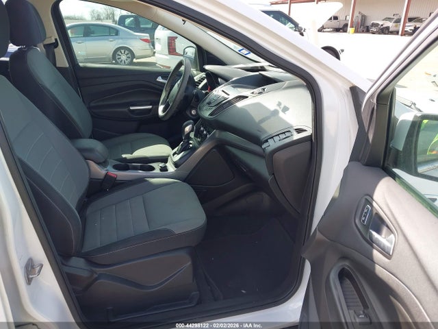 1FMCU0GX4GUA28841 Ford ESCAPE SE