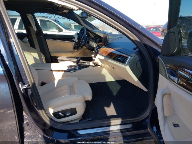 2019 Bmw 530i Xdrive მანქანა იყიდება აუქციონზე, vin: WBAJA7C58KG912061, აუქციონის ნომერი: 44298239