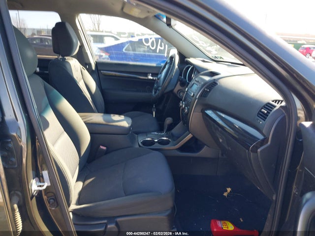 2011 KIA SORENTO 5XYKTDA12BG144029 Photo 4