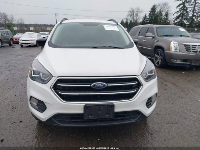 1FMCU9GD0JUC59818 Ford ESCAPE SE