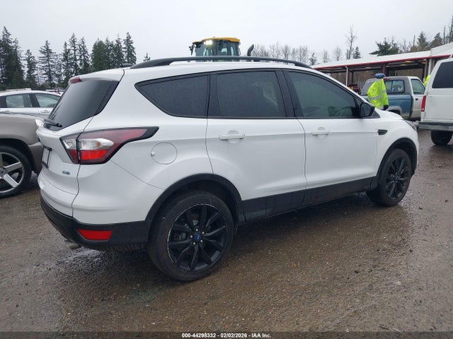 1FMCU9GD0JUC59818 Ford ESCAPE SE