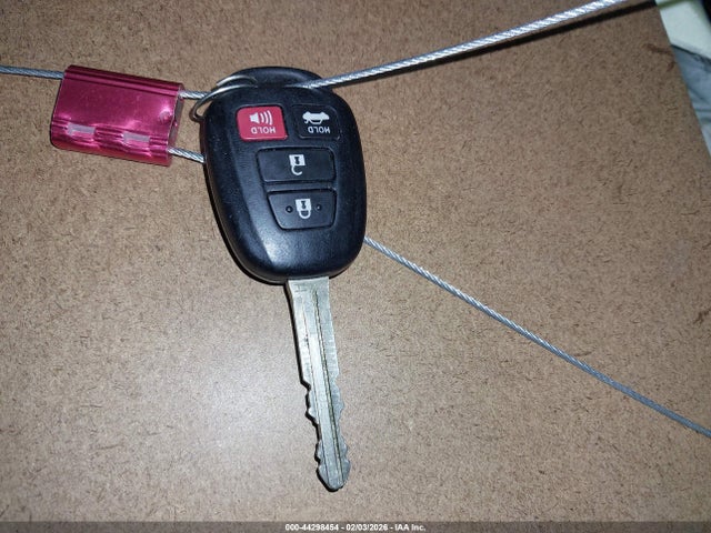 2T1BURHE8KC210064 Toyota COROLLA LE