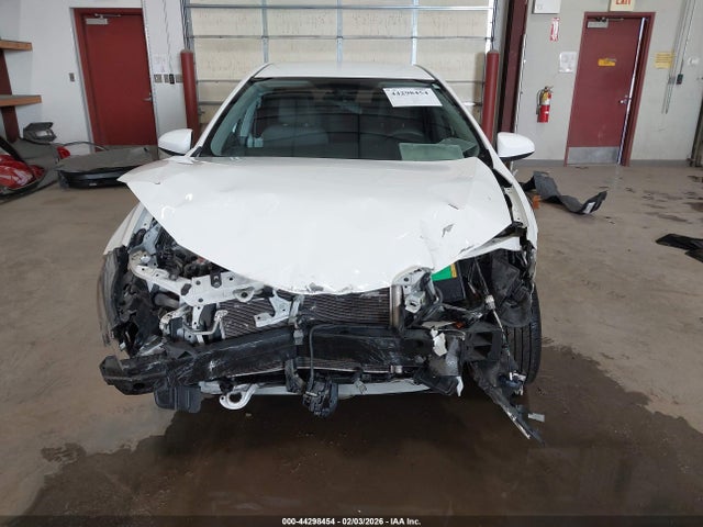 2T1BURHE8KC210064 Toyota COROLLA LE