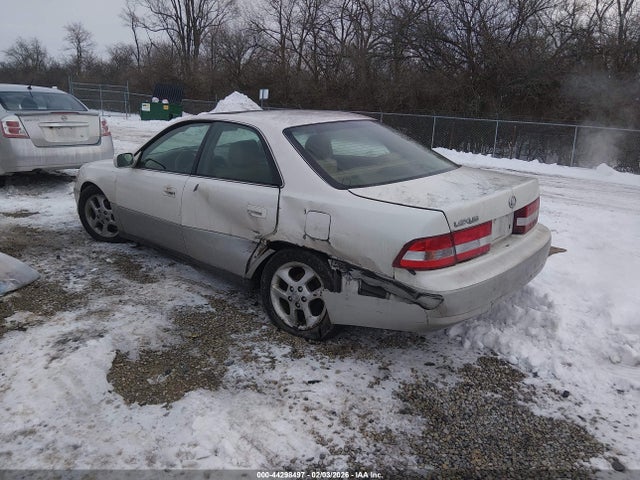 2001 LEXUS ES 300 JT8BF28GX15105068 Photo 2