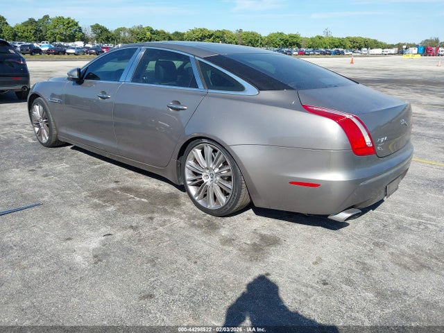 2011 JAGUAR XJ SAJWA2GE4BMV10756 Photo 2