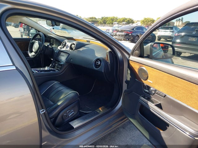 2011 JAGUAR XJ SAJWA2GE4BMV10756 Photo 4