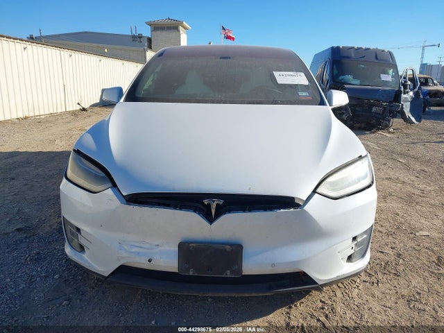 44298675 :رقم المزاد ، 5YJXCDE23HF045888 vin ، 2017 Tesla Model X 100d/75d/90d مزاد بيع