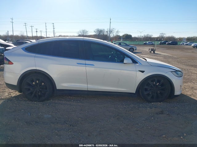 44298675 :رقم المزاد ، 5YJXCDE23HF045888 vin ، 2017 Tesla Model X 100d/75d/90d مزاد بيع