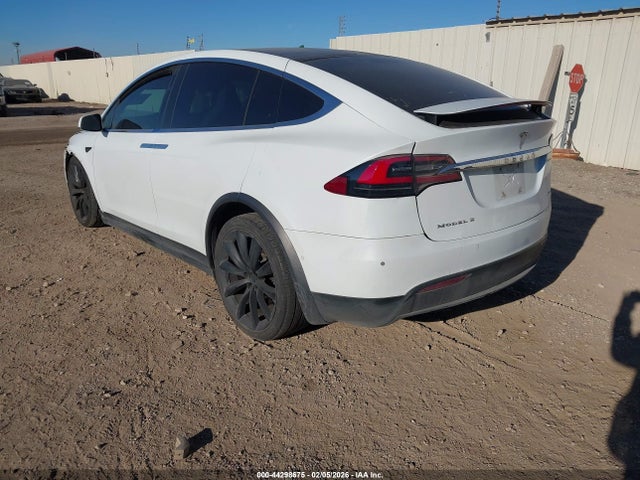 2017 TESLA MODEL X 5YJXCDE23HF045888 Photo 2