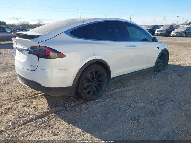 2017 TESLA MODEL X 5YJXCDE23HF045888 Photo 3