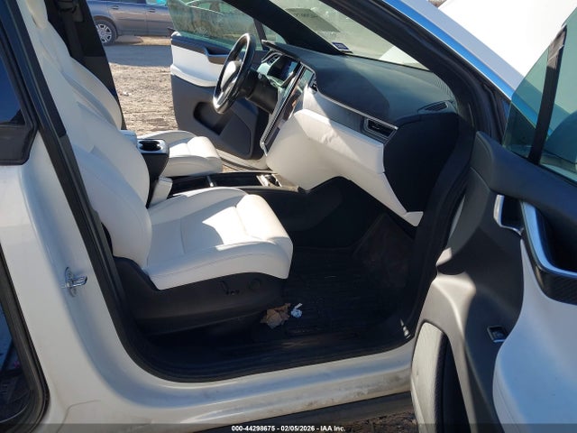 2017 TESLA MODEL X 5YJXCDE23HF045888 Photo 4