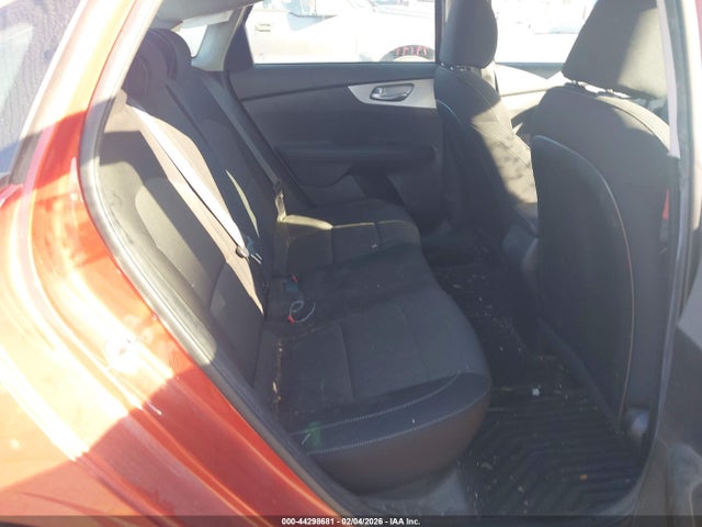 3KPF24AD1PE569910 KIA Forte Lxs