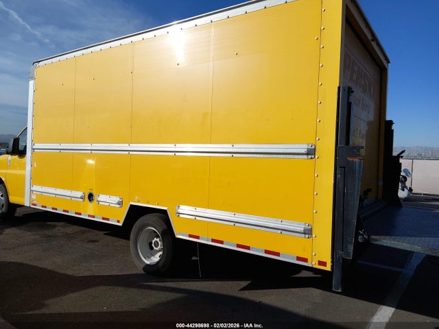 1GD37TCG4H1175243 GMC Savana Cutaway Work Van