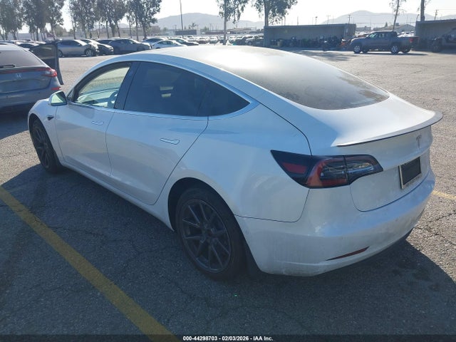 2019 TESLA MODEL 3 5YJ3E1EA3KF417784 Photo 2