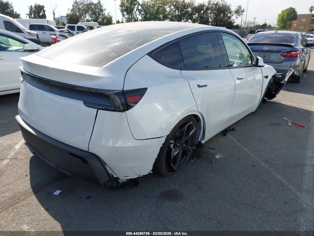 2026 TESLA MODEL Y 7SAYGDEDXTF440267 Photo 3