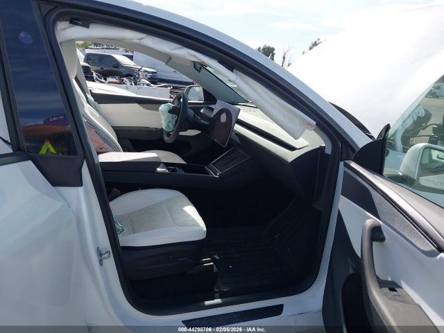 2026 TESLA MODEL Y 7SAYGDEDXTF440267 Photo 4