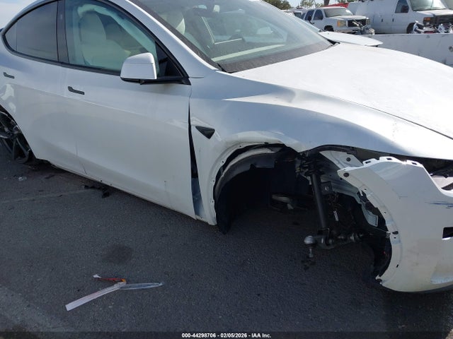 2026 TESLA MODEL Y 7SAYGDEDXTF440267 Photo 5