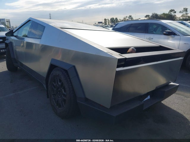 2025 TESLA CYBERTRUCK 7G2CEHEE9SA062786 Photo 2