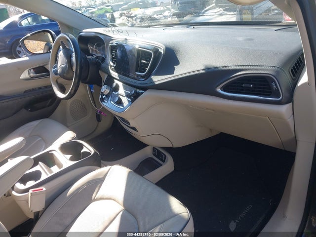 2017 CHRYSLER PACIFICA HYBRID 2C4RC1N77HR739930 Photo 4