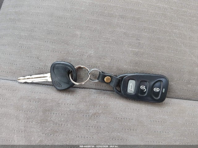 Продажа на аукционе авто 2007 Kia Rondo Lx, vin: KNAFG525177081889, номер лота: 44298750