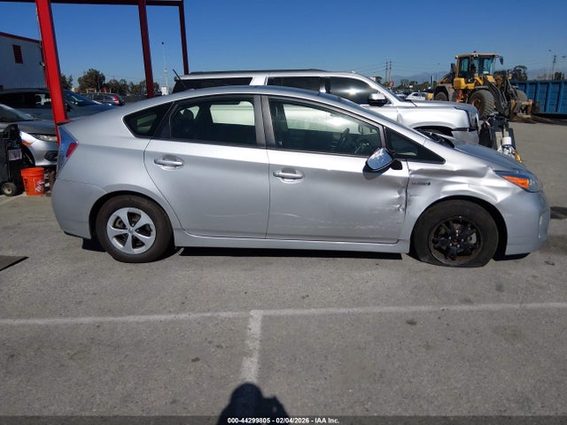 JTDKN3DU3F1915985 Toyota Prius Four